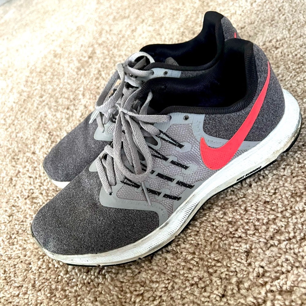 Women’s Size 9 Nike Shoe